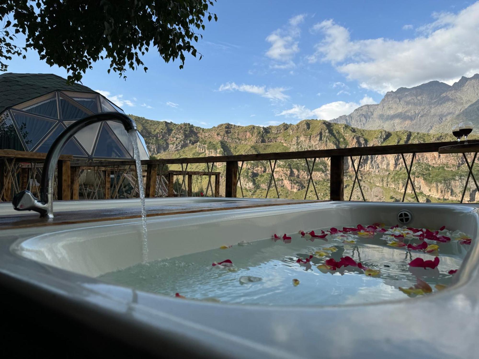 Glamping Emerald Kazbegi Eksteriør bilde