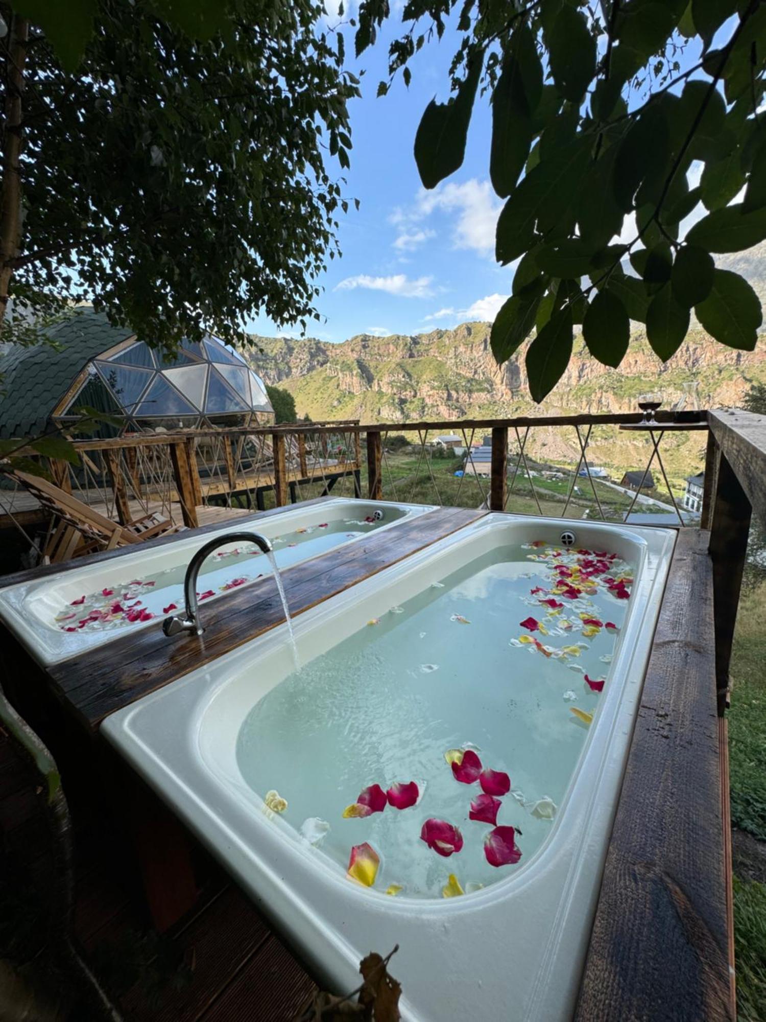 Glamping Emerald Kazbegi Eksteriør bilde