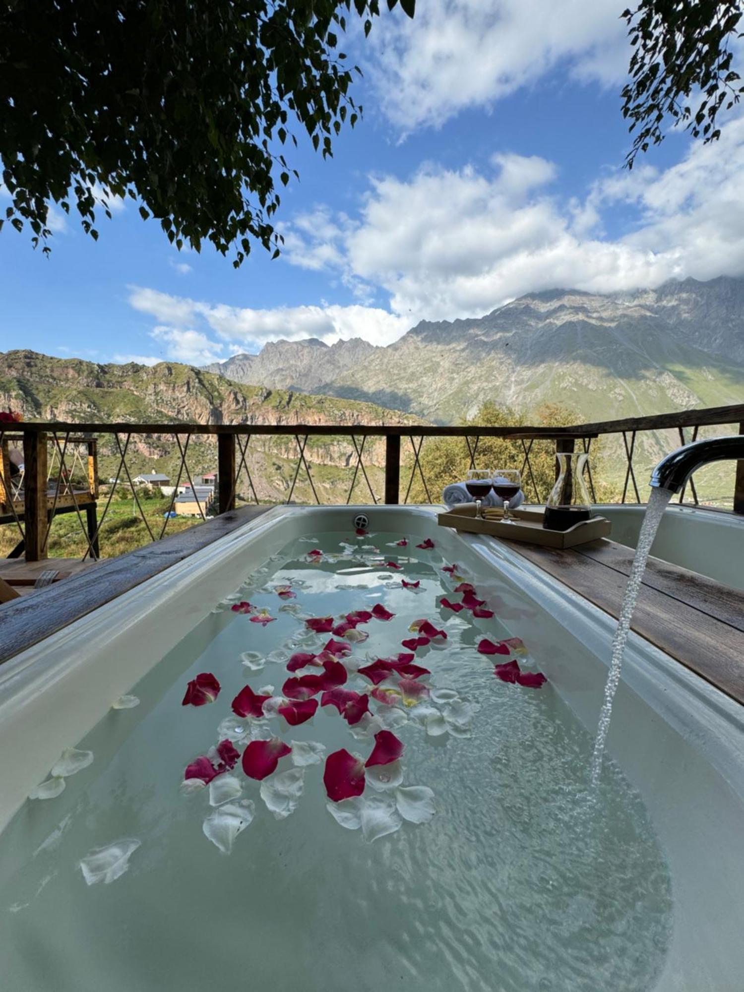 Glamping Emerald Kazbegi Eksteriør bilde