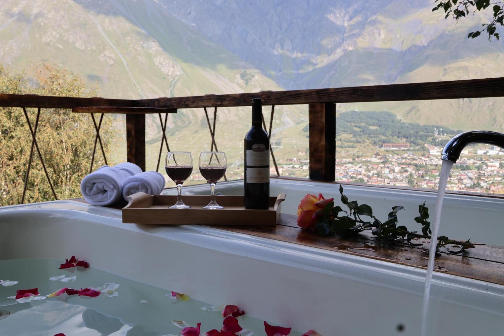Glamping Emerald Kazbegi Eksteriør bilde